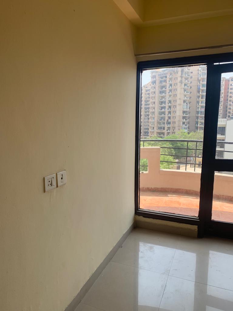 2.5 BHK + Extra Room Apartment For Rent in RPS Savana