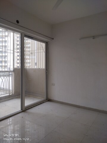 Room in 2.5 BHK Apartment at Mahagun Mywoods, Sector 16c Greater Noida – for Rent