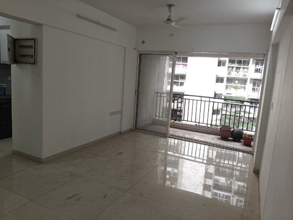 2.5 BHK + Servant Room Apartment For Sale in Godrej Central