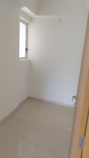 Room in 3.5 BHK Apartment at Lodha Bella Vita, Nibm Road – for Rent