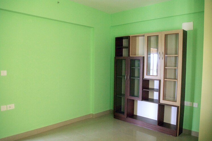 Room, monarch-serenity  1540 Sq.Ft. Plot In Thanisandra Main Road Bangalore 8755466