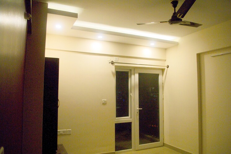 Room, monarch-serenity  1540 Sq.Ft. Plot In Thanisandra Main Road Bangalore 8755466