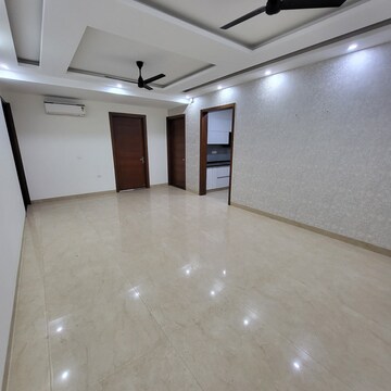 Room in 3 BHK Builder Floor at Sector 57 – for Rent