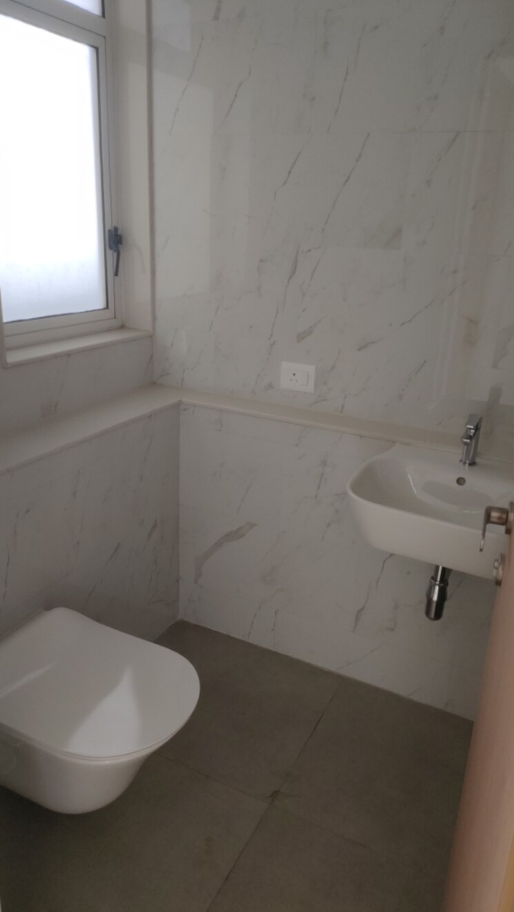Bathroom, lodha-bella-vita 3.5 Bedroom 1200 Sq.Ft. Apartment In Nibm Road Pune 8755524