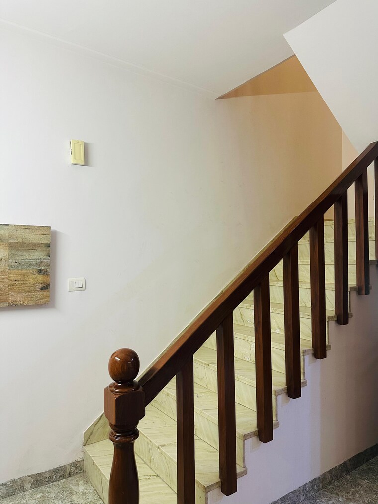 Other, sector 43 6 Bedroom 215 Sq.Yd. Independent House In Sector 43 Gurgaon 8755557