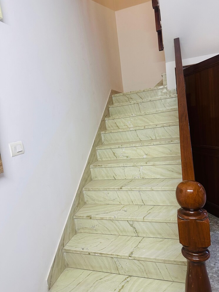 Other, sector 43 6 Bedroom 215 Sq.Yd. Independent House In Sector 43 Gurgaon 8755557