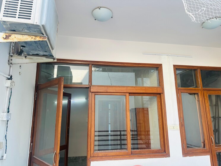 Other, sector 43 6 Bedroom 215 Sq.Yd. Independent House In Sector 43 Gurgaon 8755557