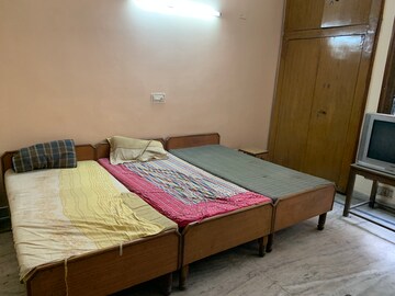 Room in  Pg at Sector 12 – for Rent