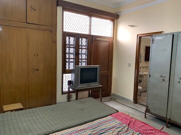 Room in  Pg at Sector 12 – for Rent
