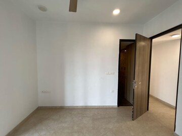 Room in 2 BHK Apartment at Lodha The Park Trump Tower, Worli – for Rent