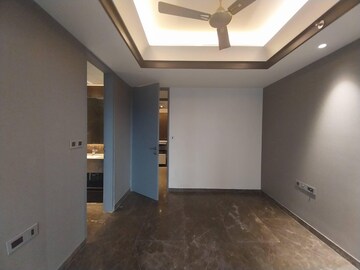 Room in 4 BHK Apartment at Lodha Trump Tower, Worli – for Sale