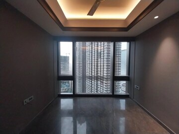 Room in 4 BHK Apartment at Lodha Trump Tower, Worli – for Sale