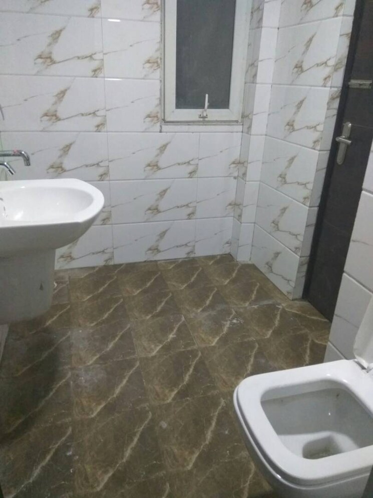 Bathroom, migsun-vilaasa 2 Bedroom 860 Sq.Ft. Apartment In Eta Ii Greater Noida Greater Noida 8755598