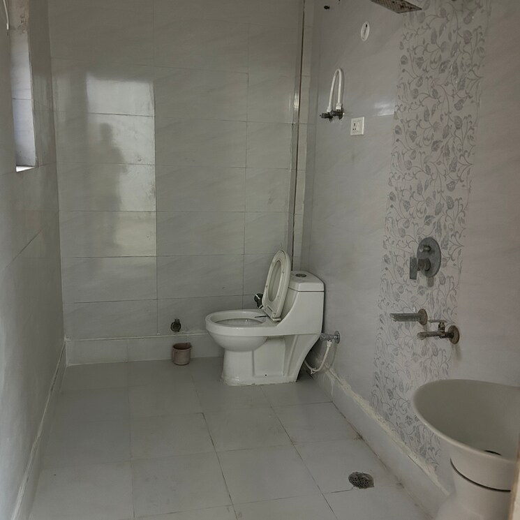 Bathroom, ashoka enclave 3 Bedroom 1600 Sq.Ft. Builder Floor In Ashoka Enclave Faridabad 8755607