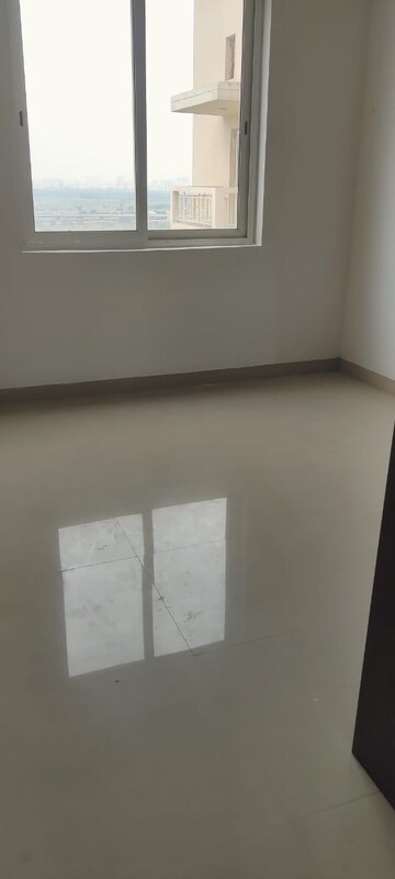 Room in 3 BHK Apartment at Emaar Palm Gardens, Sector 83 – for Rent