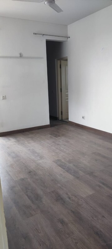 Room in 3 BHK Apartment at Emaar Palm Gardens, Sector 83 – for Rent