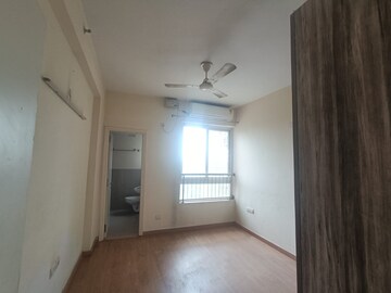 Room in 3 BHK Apartment at Emaar Palm Gardens, Sector 83 – for Rent