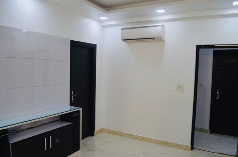 Room, unibera-swarn-ganga-apartments 3 Bedroom 1450 Sq.Ft. Builder Floor In Vasundhara Sector 6 Ghaziabad 8755700