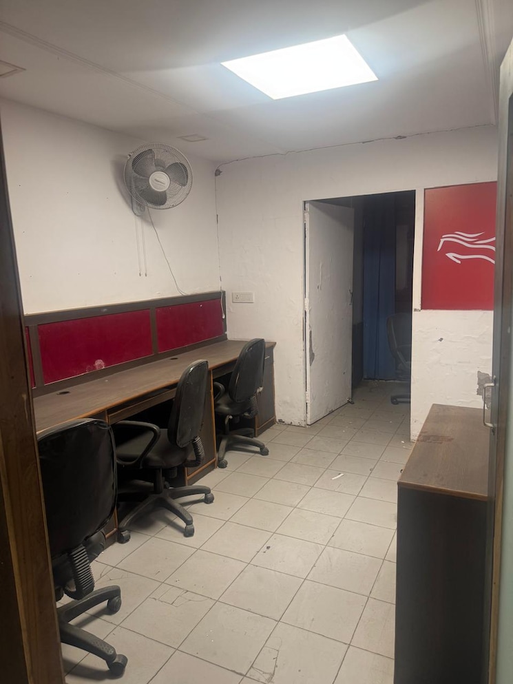 Team Area, lalbagh Commercial Office Space 1270 Sq.Ft. In Lalbagh Lucknow 8755735