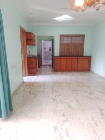 Room in 2.5 BHK Apartment at Oxford Village Condominium, Wanowrie – for Rent