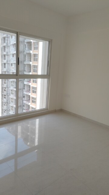 Room in 3.5 BHK Apartment at Lodha Bella Vita, Nibm Road – for Rent
