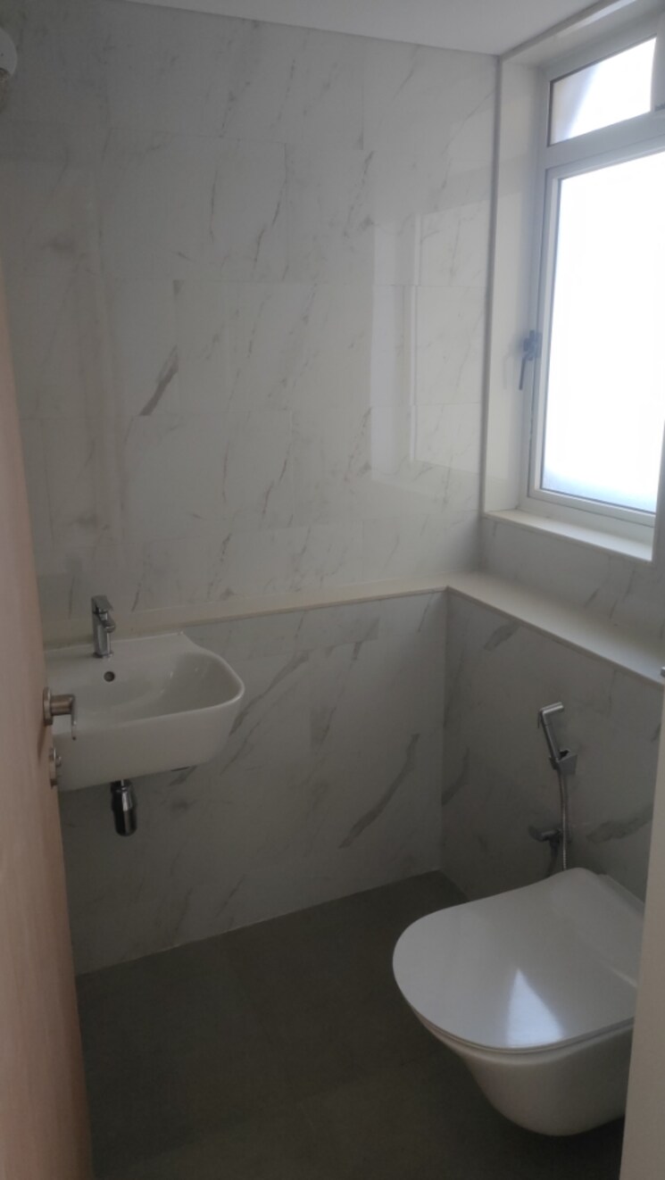 Bathroom, lodha-bella-vita 3.5 Bedroom 1200 Sq.Ft. Apartment In Nibm Road Pune 8755823