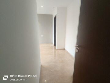 Room in 2 BHK Apartment at Hiranandani Castle Rock, Powai – for Rent