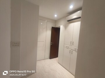 Room in 2 BHK Apartment at Hiranandani Castle Rock, Powai – for Rent