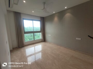 Room in 2 BHK Apartment at Hiranandani Castle Rock, Powai – for Rent