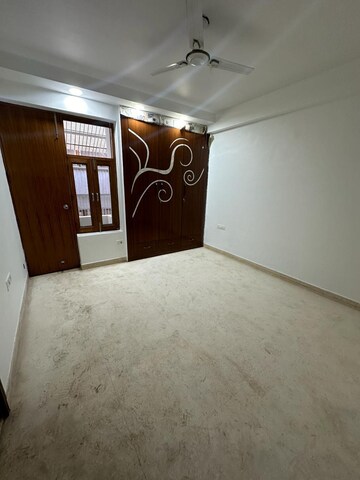 Room in 5 BHK Independent House at RWA Apartments Sector 39, Sector 39 – for Rent