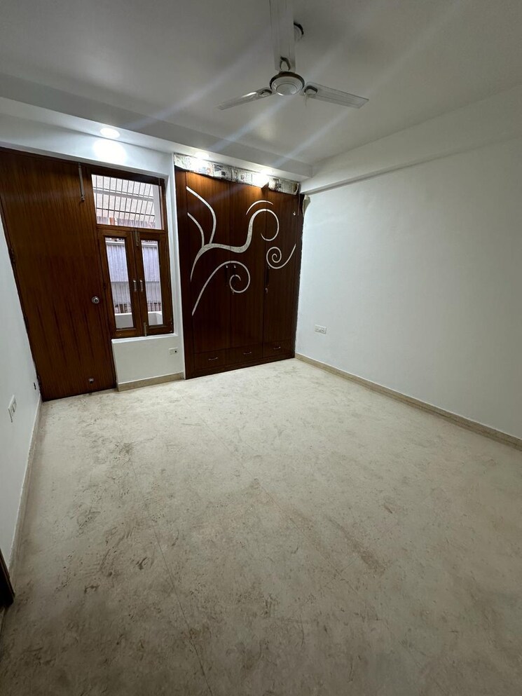 Room, rwa-apartments-sector-39 5 Bedroom 200 Sq.Mt. Independent House In Sector 39 Noida 8755868