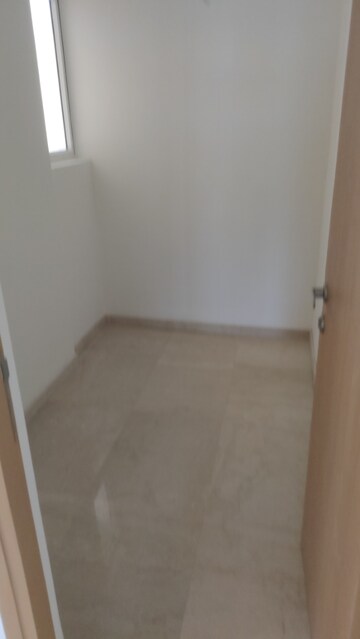 Room in 3.5 BHK Apartment at Lodha Bella Vita, Nibm Road – for Rent