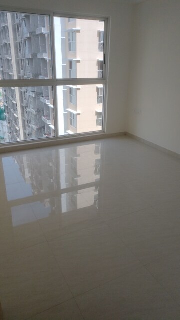 Room in 3.5 BHK Apartment at Lodha Bella Vita, Nibm Road – for Rent
