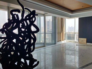 Staircase in 4 BHK Apartment at Ahuja Towers, Prabhadevi – for Sale
