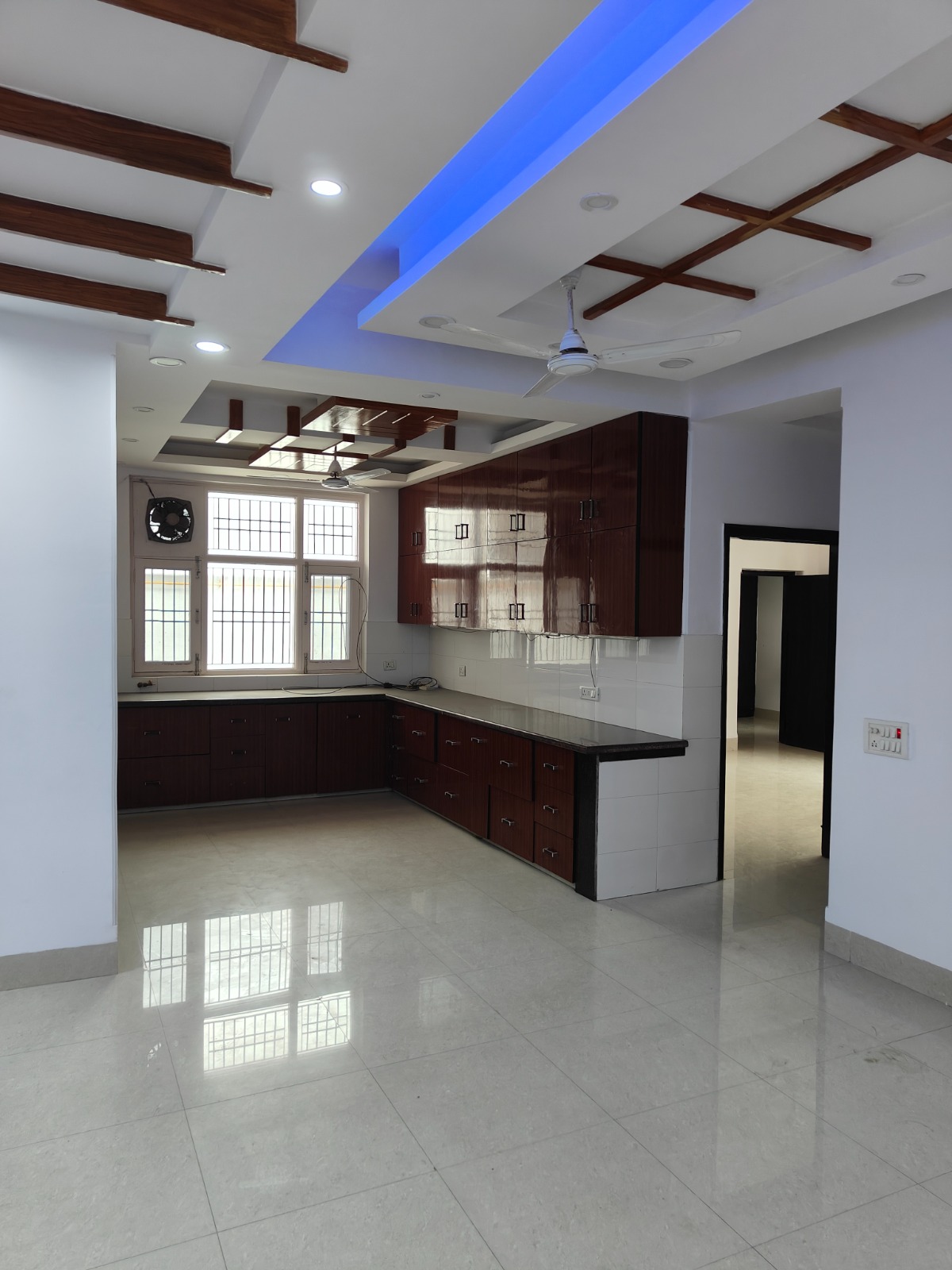 4 BHK + Servant Room 250 Sq.Mt. Independent House in RWA Apartments Sector 71
