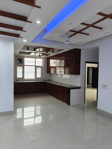 4 BHK Independent House For Rent in RWA Apartments Sector 71, Sector 71