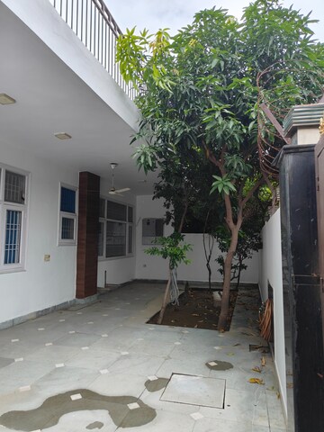 Balcony in 4 BHK Independent House at RWA Apartments Sector 71, Sector 71 – for Rent
