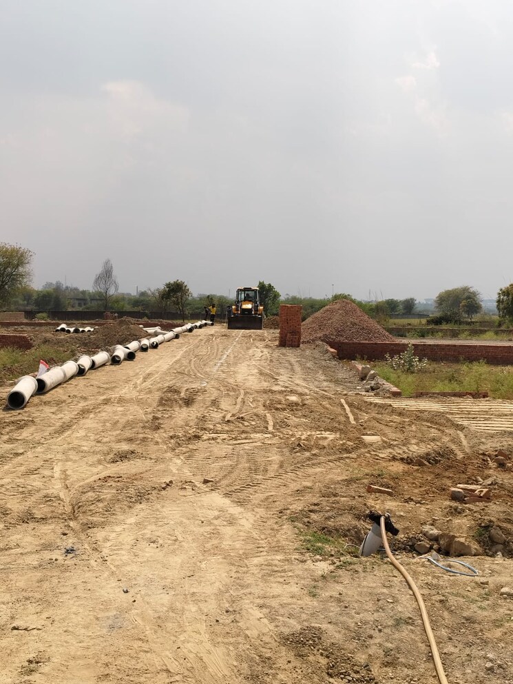 undefined, sector 17b yamuna expressway  100 Sq.Yd. Plot In Sector 17b Yamuna Expressway Greater Noida 8756017