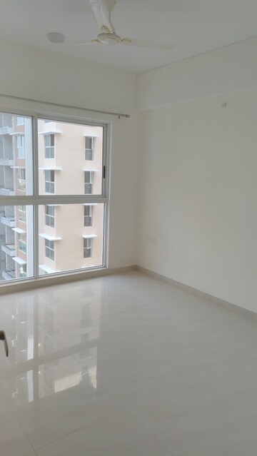 Room in 3.5 BHK Apartment at Lodha Bella Vita, Nibm Road – for Rent