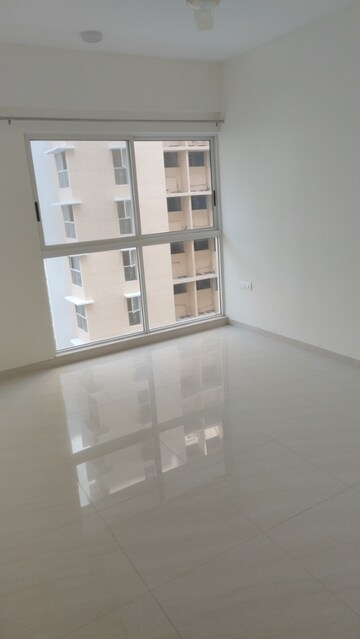 Room in 3.5 BHK Apartment at Lodha Bella Vita, Nibm Road – for Rent