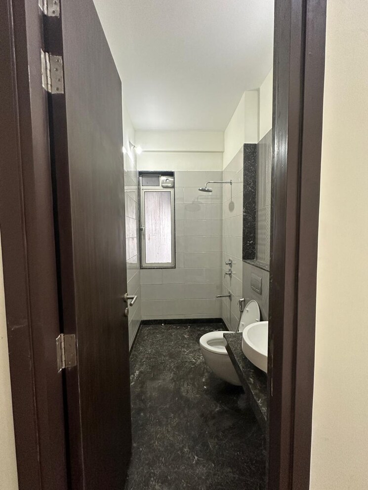 Bathroom, kalpataru-radiance 3 Bedroom 1400 Sq.Ft. Apartment In Goregaon West Mumbai 8756056