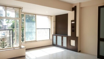 Room in 2 BHK Apartment at Juhu – for Rent