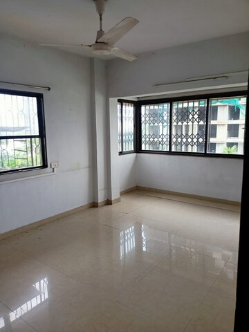 Room in 2 BHK Apartment at Bandra West – for Rent