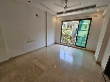 Room in 2 BHK Apartment at Khar West – for Rent