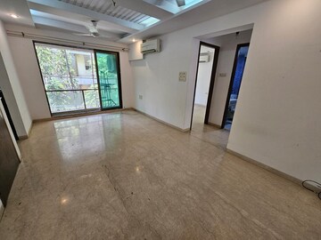 Room in 2 BHK Apartment at Khar West – for Rent