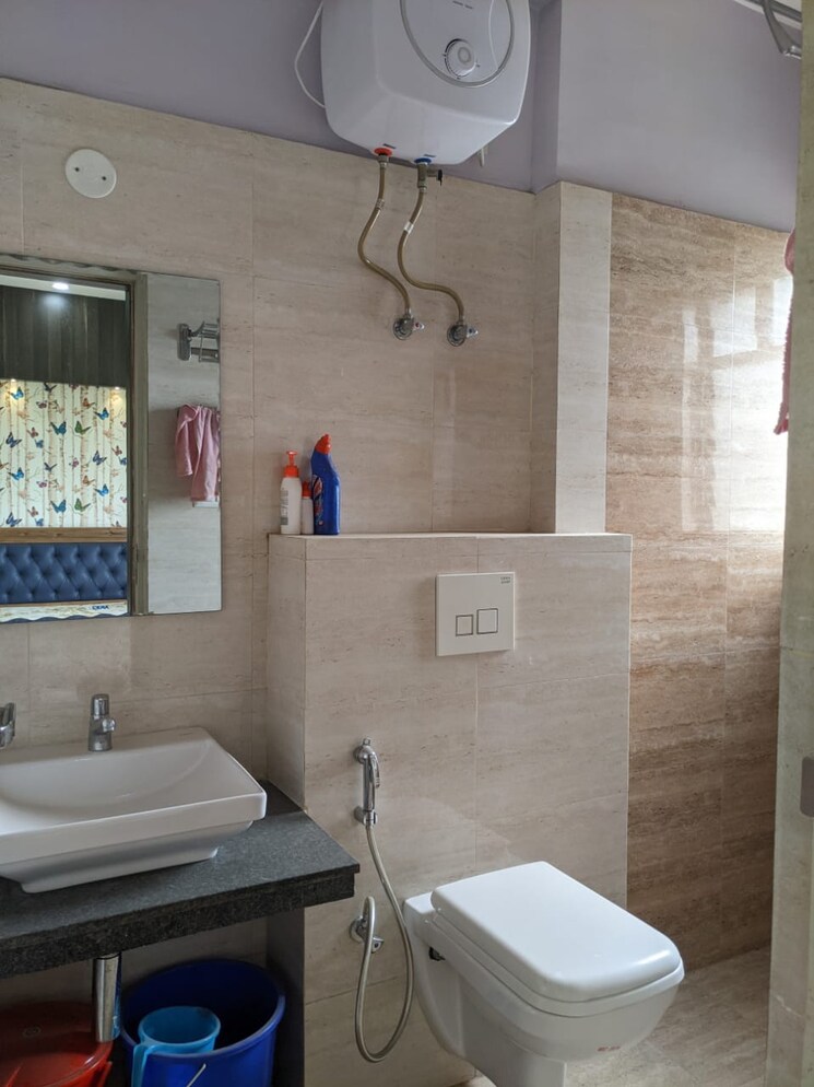 Bathroom, rungta-madgul-antaraa 3 Bedroom 1046 Sq.Ft. Apartment In Diamond Harbour Road Kolkata 8756246