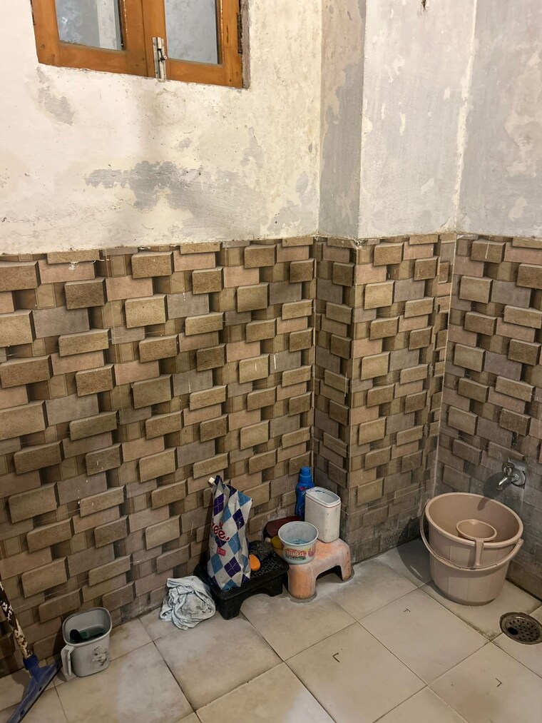 Attached Bathroom, kursi road 3 Bedroom 1500 Sq.Ft. Villa In Kursi Road Lucknow 8756348