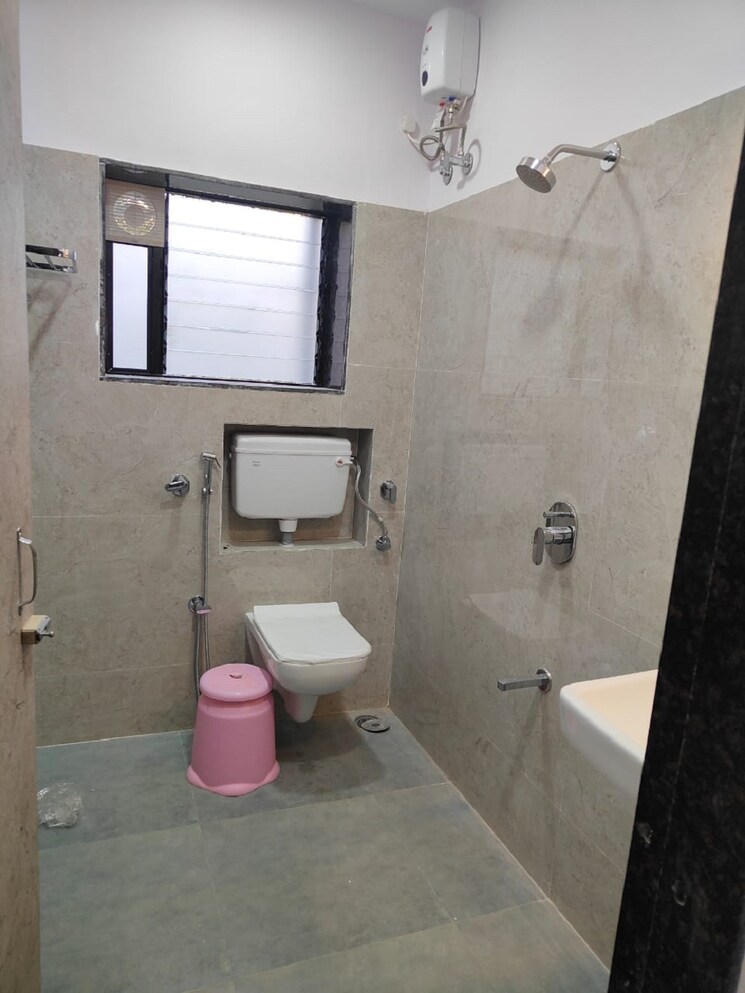 Bathroom, bandra west 1 RK 250 Sq.Ft. Apartment In Bandra West Mumbai 8756329