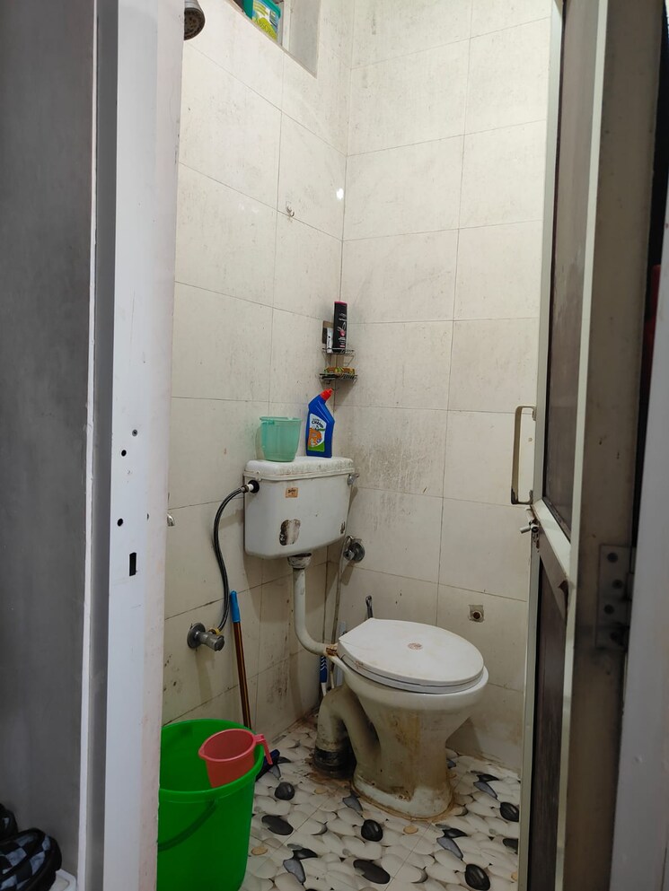 Attached Bathroom, saket 1 RK 355 Sq.Ft. Apartment In Saket Delhi 8756379