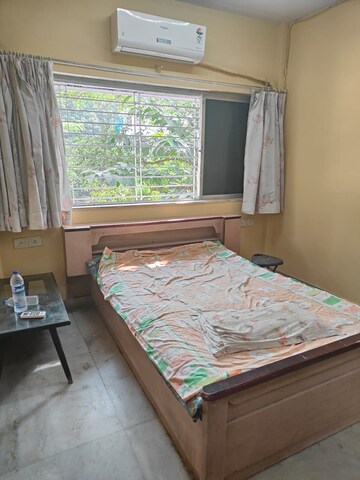 Bedroom in 1 RK Apartment at Bandra West – for Rent